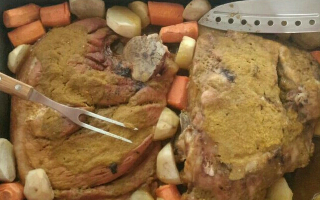 Pernil suíno inteiro (no forno convencional)