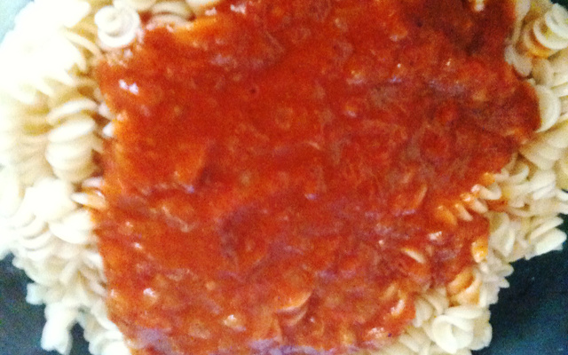 Macarrão ao molho vermelho simples