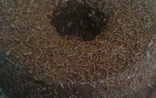 Bolo de cenoura com recheio de coco e cobertura de chocolate