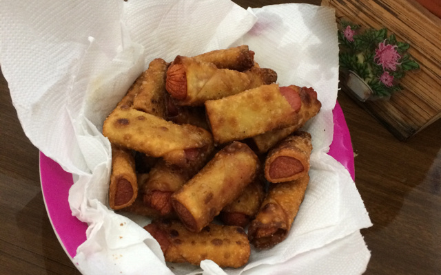 Enroladinho de salsicha com massa de pastel