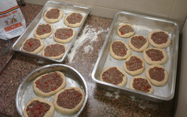 Esfiha aberta de carne