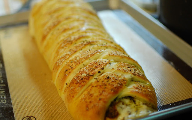 Pão com tomate seco aos quatro queijos