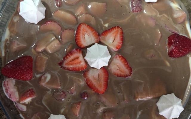 Pavê de morango com chocolate