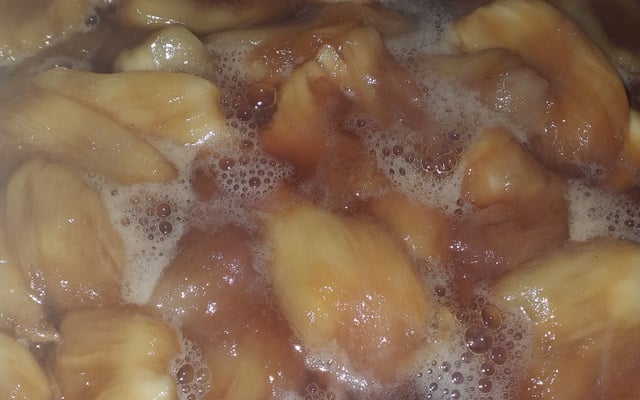 Doce de jaca em calda saboroso