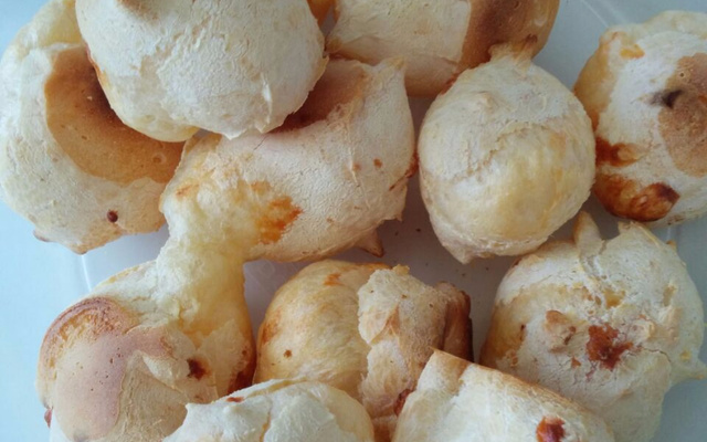 Pão de queijo sem sovar