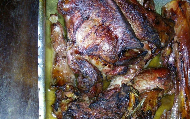 Carneiro assado no forno