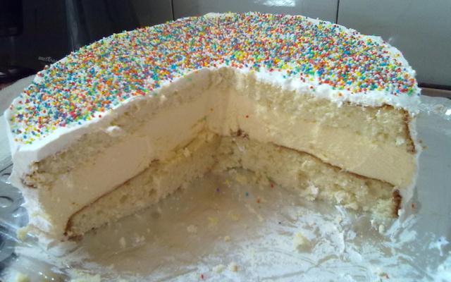 Bolo mousse de maracujá para aniversários