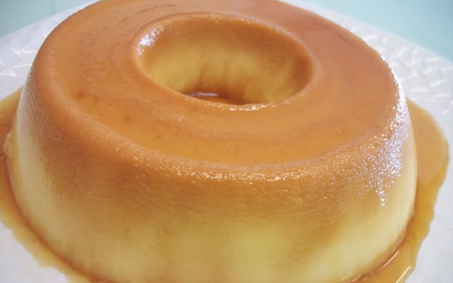 Pudim de leite condensado com queijo