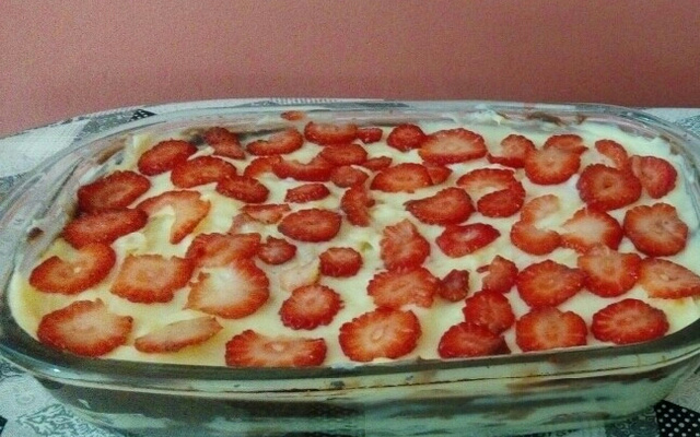 Pavê com biscoito maizena e frutas