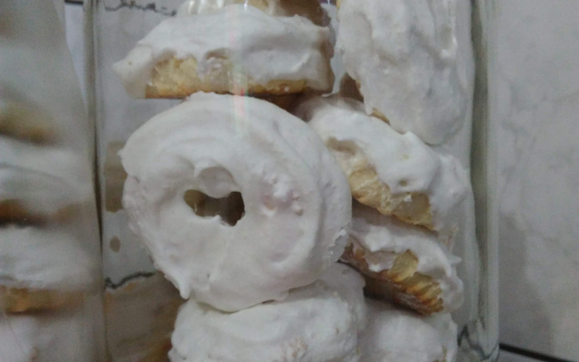 Bolacha com cobertura de  glacê