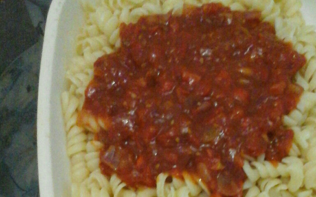 Macarrão ao molho vermelho simples