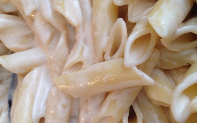 Macarrão ao molho de dois queijos