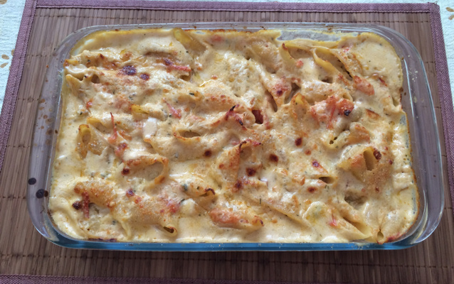 Conchiglione recheado com molho de queijo