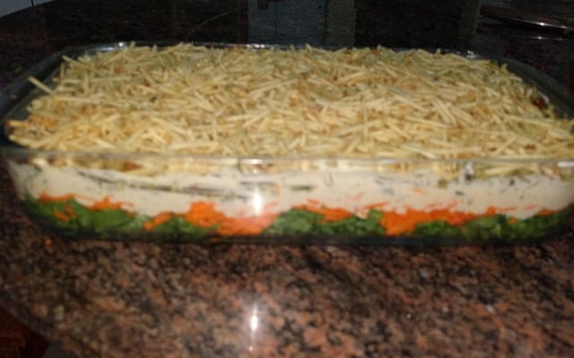 Salada fácil em camadas