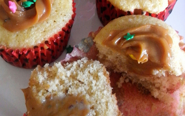 Cupcake de Baunilha com cobertura de Doce de Leite