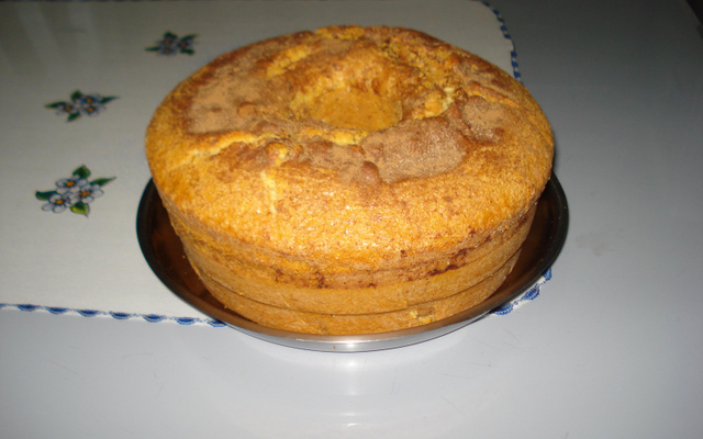 Bolo de fubá com canela