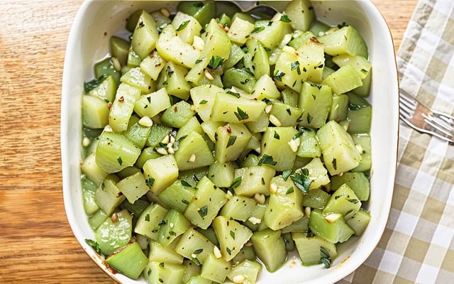 Chuchu refogado simples