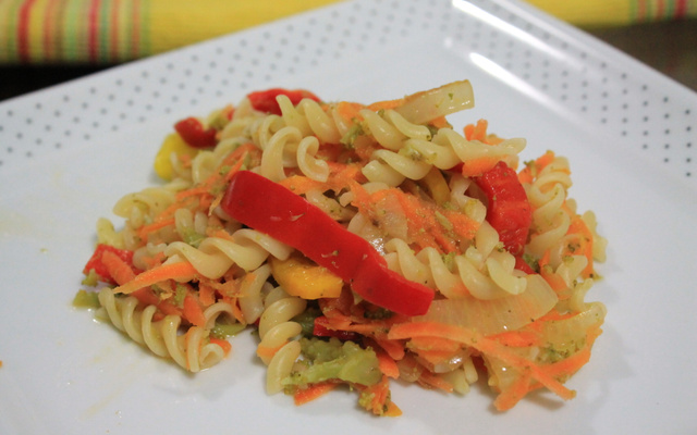 Macarrão com legumes