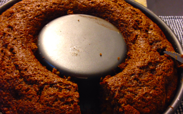 Bolo integral de banana e ameixa