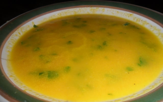 Caldo de cenoura com gengibre
