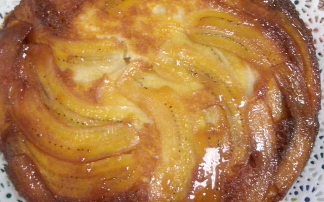 Bolo de banana caramelizada