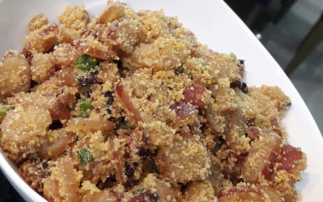 Farofa de pinhão com bacon