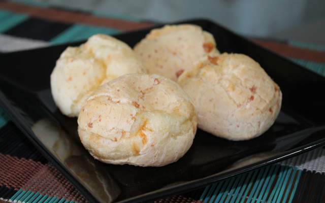 Pão de queijo mineiro