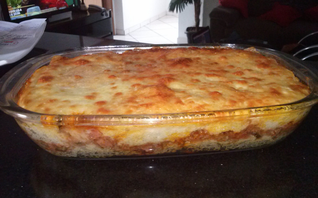 Bolo de batata com carne e queijo