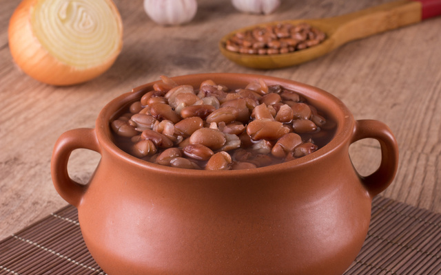 Feijão com linguica fresca