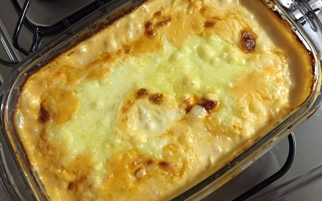 Frango desfiado ao creme de milho