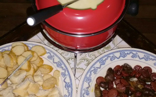 Fondue de queijo barato e fácil