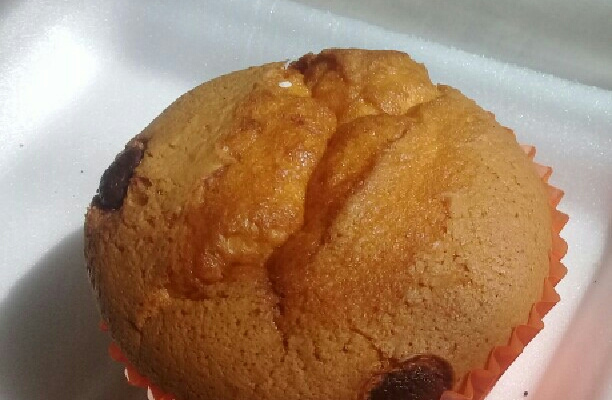 Bolinho de baunilha com gotas de chocolate