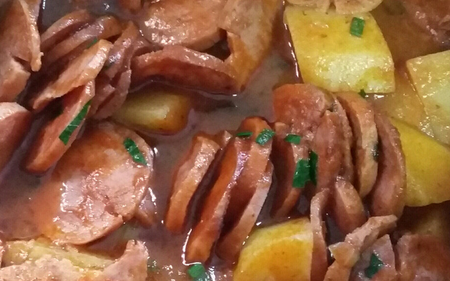 Ensopado de linguiça com batata