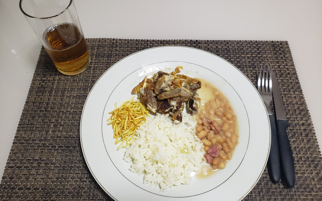 Tiras de filé mignon ao catupiry