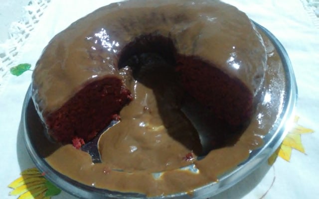 Bolo de beterraba com cobertura de chocolate
