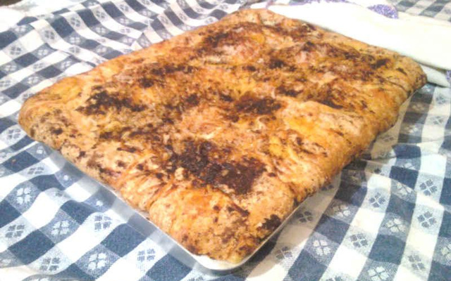 Bolo de banana com queijo e canela