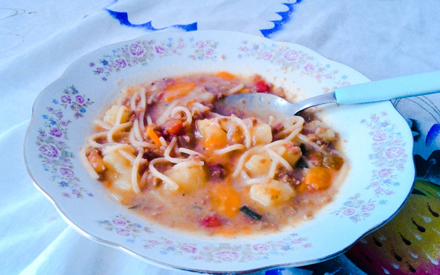 Sopa de legumes com PTS