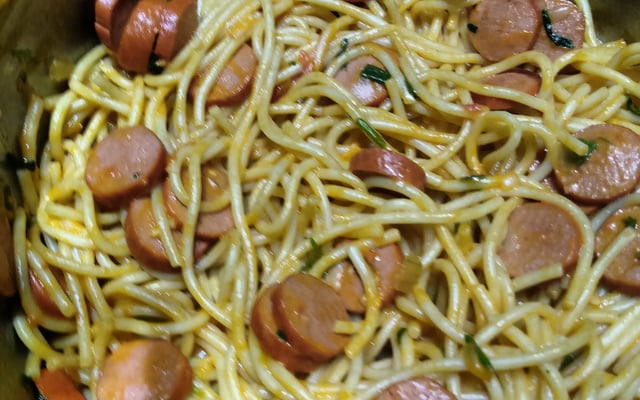 Macarrão rápido de salsicha