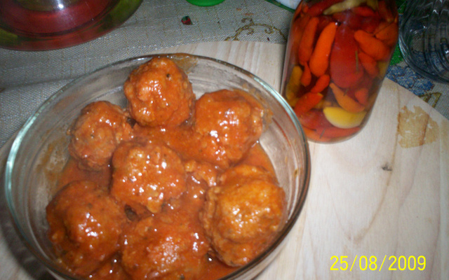 Almôndega meio a meio (carne moída e linguiça de churrasco)