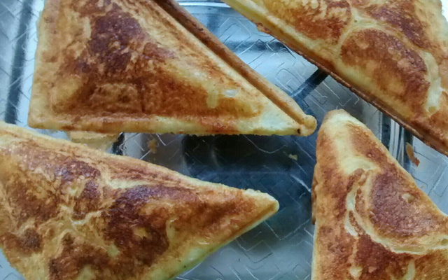 Pão de queijo de sanduicheira