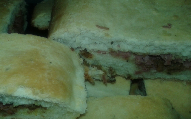 Pão fácil com recheio de calabresa