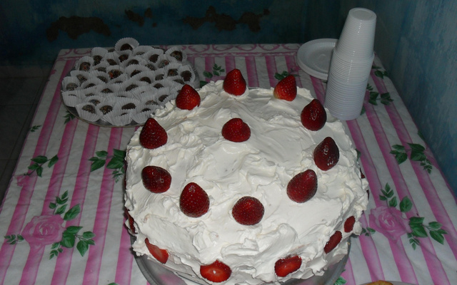 Bolo de morangos com chantilly