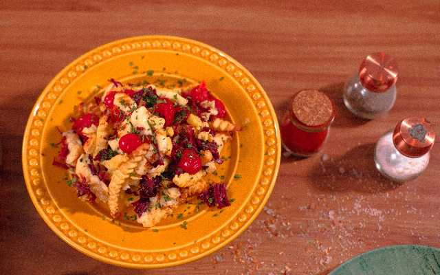 Batata na manteiga de garrafa com carne-seca e queijo coalho