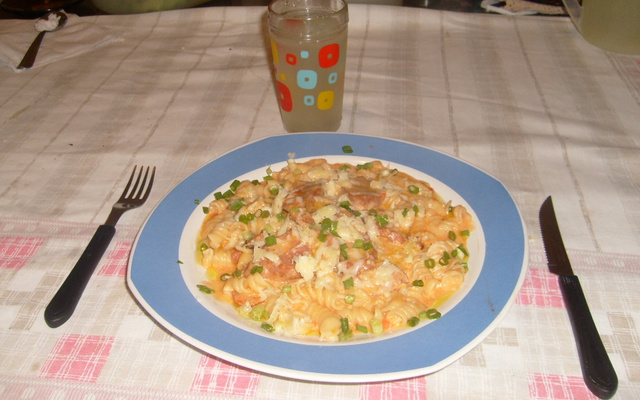 Macarrão com calabresa na pressão à moda do Otavio