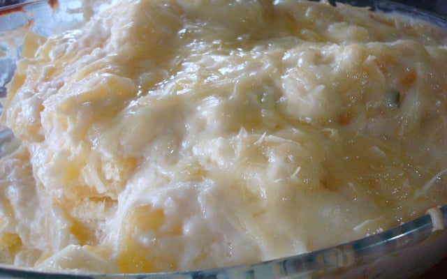 Mandioca ao molho branco