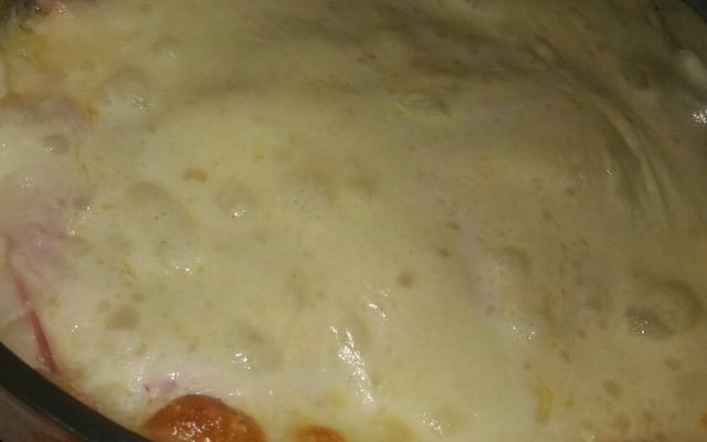 Purê de batata com recheio de queijo e presunto
