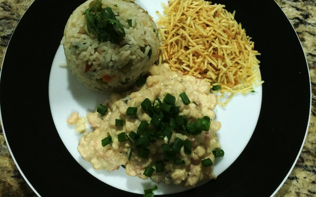 Camarão com requeijão cremoso e creme de leite