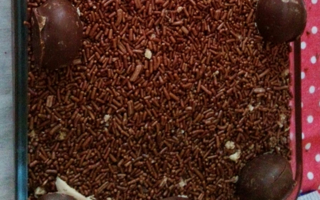 Pavê de creme de avelã e bombom