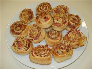 Caracóis de presunto e queijo