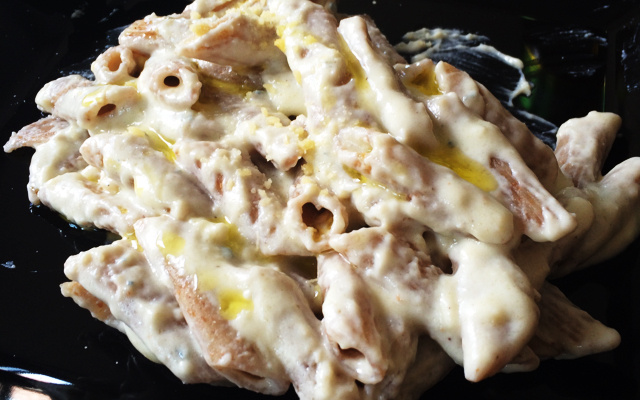 Talharim ao molho quatro queijos